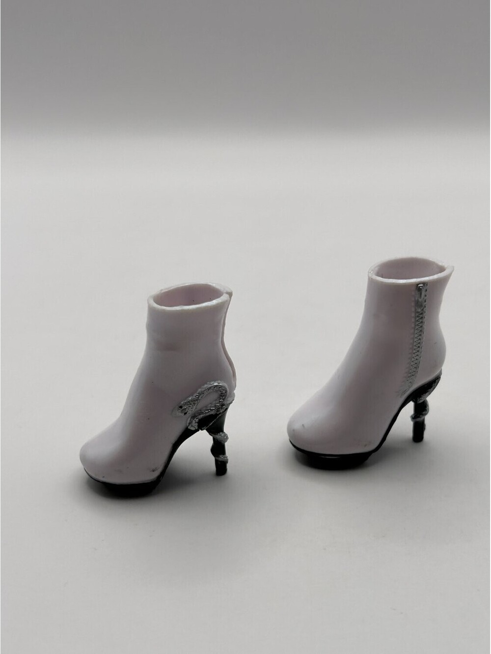 Monster High Catrine DeMew Scaris White Platform Boots Pair